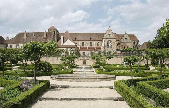 Bel Appartement En Coeur De Ville - 20 Minutes Du Pal Moulins  Kültér fotó