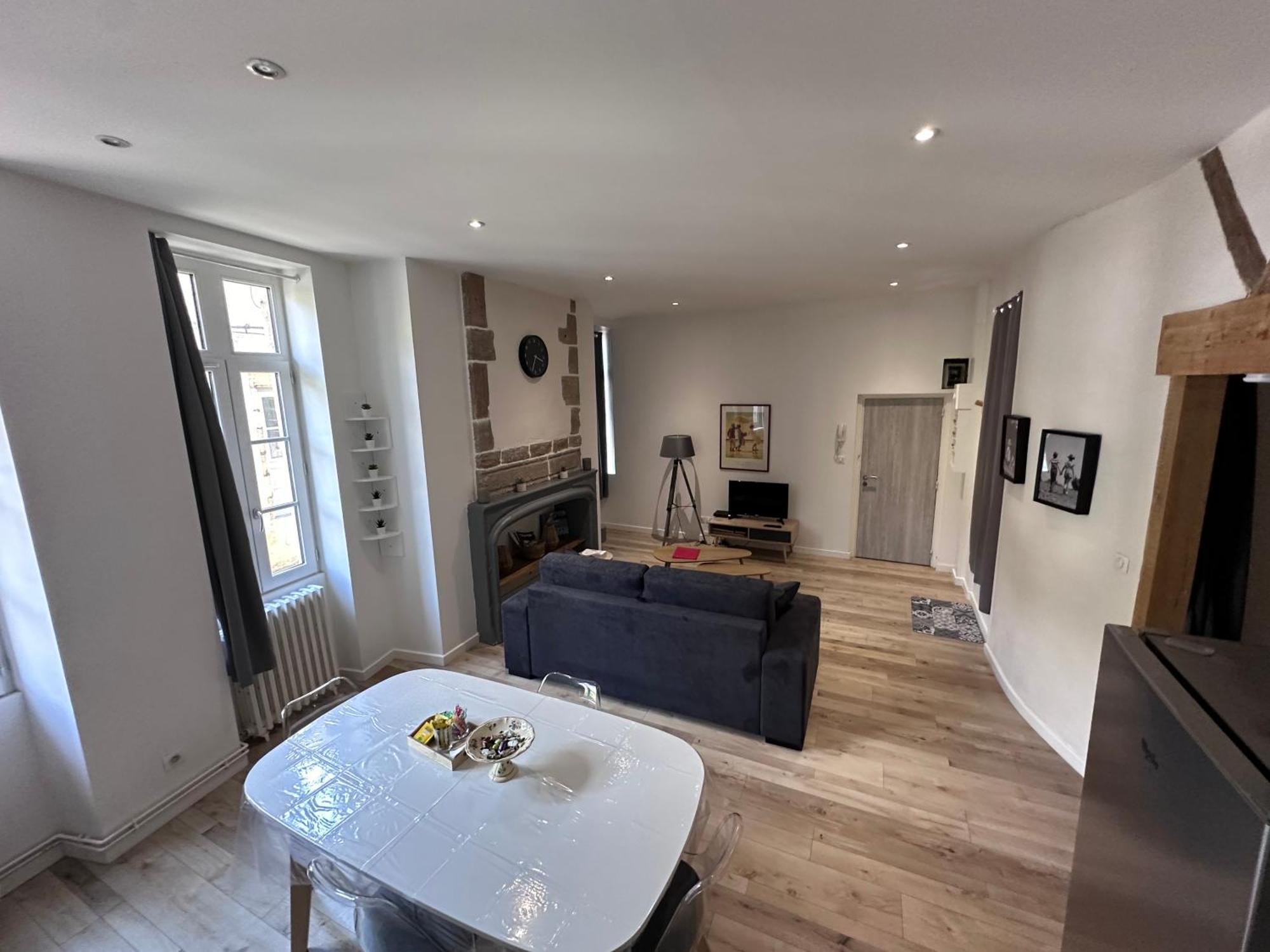 Bel Appartement En Coeur De Ville - 20 Minutes Du Pal Moulins  Kültér fotó